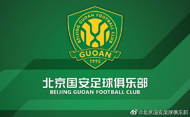 与他同场看秀的还有好莱坞男星威尔·史密斯、日本演员三浦春马，三人相互合影，气氛愉快。